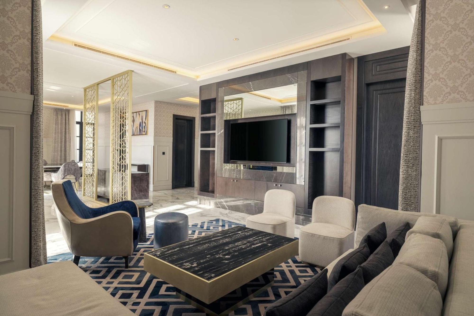 One-Bedroom Collection Suite Lounge Access